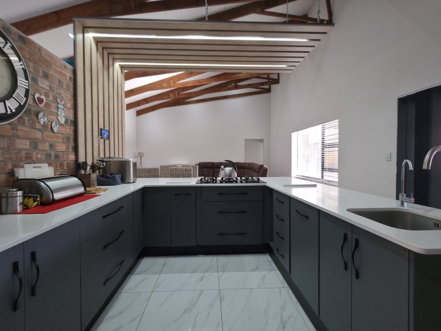 4 Bedroom Property for Sale in Noorsekloof Eastern Cape